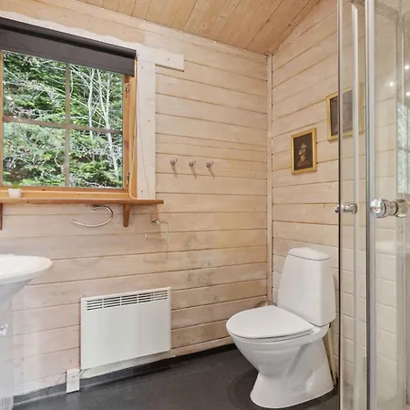 Cozy Summer House Near 헤르닝