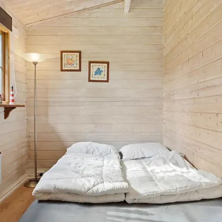 Cozy Summer House Near 헤르닝