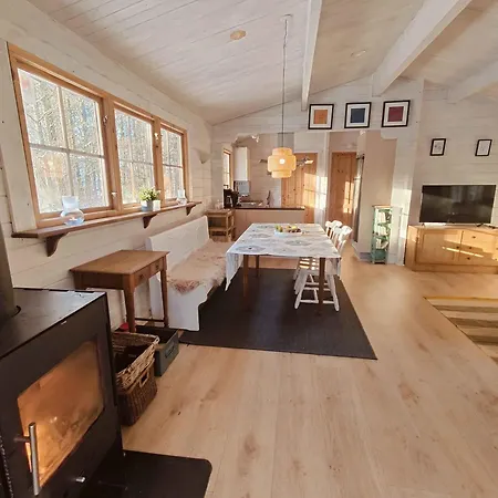 Cozy Summer House Near 펜션